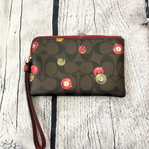 NWOT COACH HOLIDAY WRISTLET